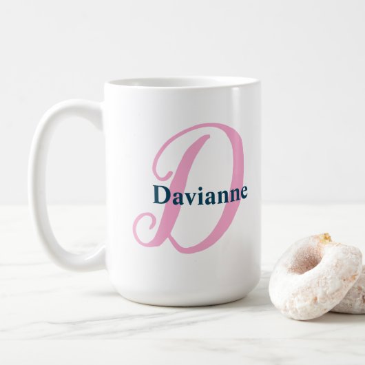 Personalisiert rosa Monogramm Buchstaben D und ind Kaffeetasse (Mit Donut)