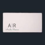 Personalisiert rosa Monogramm Schreibtischunterlage<br><div class="desc">Verwandeln Sie Ihren Arbeitsbereich mit unserer Personalisierten Pastel Pink Monogram Desktop Mat. Dieses elegante Schreibtischmatte besticht durch ein sanftes pastellrosa Design mit individuellem Initial- und Namen, das Eleganz und Praxisnähe bietet. Schützen Sie Ihre Arbeitsoberfläche und fügen Sie Ihrem Büro oder Zuhause eine Touch personalisierten Charmes hinzu. Ideal für Profis, Studierende...</div>