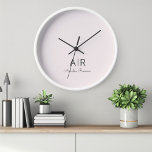 Personalisiert rosa Monogramm-Uhr Uhr<br><div class="desc">Fügen Sie Ihrem Raum eine Touch Eleganz hinzu mit unserer Personalisierten Pastel Pink Monogram Uhr. Dieses individuell gestaltete Uhrwerk mit seinem eleganten pastellrosa Hintergrund und Ihrem gewählten Initial und Namen macht es zu einer perfekten Ergänzung zu jedem Zimmer oder zu einem nachdenklichen Geschenk für jemanden, der etwas Besonderes ist. Diese...</div>