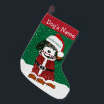 Personalisiert Santa Bernedoodle Kleiner Weihnachtsstrumpf<br><div class="desc">Niedlicher Personalisierter Cartoon Bernedoodle Santa Puppy hält Zuckerrohr im Mund. Fügen Sie den Namen Ihres Hundes hinzu. Schneedecke. Niedlicher Bernadoodle Weihnachten Strumpf!</div>