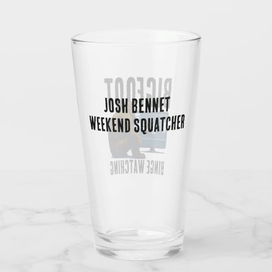 Personalisiert Sasquatch Bigfoot Binge Watching Glas (Rückseite)