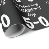 Personalisiert Schwarz 50. Geburtstag Geschenkpapier (Rolleneckpunkt)