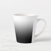 Personalisiert Schwarz und Weiß Ombre Milchtasse (Rechts)