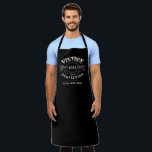 Personalisiert Schwarz Vintag Schürze<br><div class="desc">Weiße,  Vintage und perfekt gealterte,  typografische Gestaltung auf farbeditierbarem schwarzen Hintergrund,  Geschenkidee für Erwachsene,  ideal für alle Altersgeburtstage,  oder andere Anlässe. Passen Sie es mit Ihrem eigenen Text an.</div>
