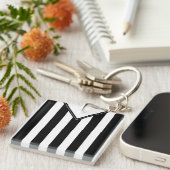 Personalisiert Schwarz-Weiß-Streifen Soccer Jersey Schlüsselanhänger (Vorderseite rechts)