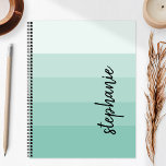 Personalisiert Signature Color Block Aqua 2024 Planer<br><div class="desc">Dieses trendige,  moderne Design zeichnet sich durch fünf Farbblockstreifen in Gradientenfarben von leichter bis mittlerer Aqua aus. Personalisieren Sie es mit Ihrem Namen in einem Skript für die vertikale schwarze Unterschrift.</div>