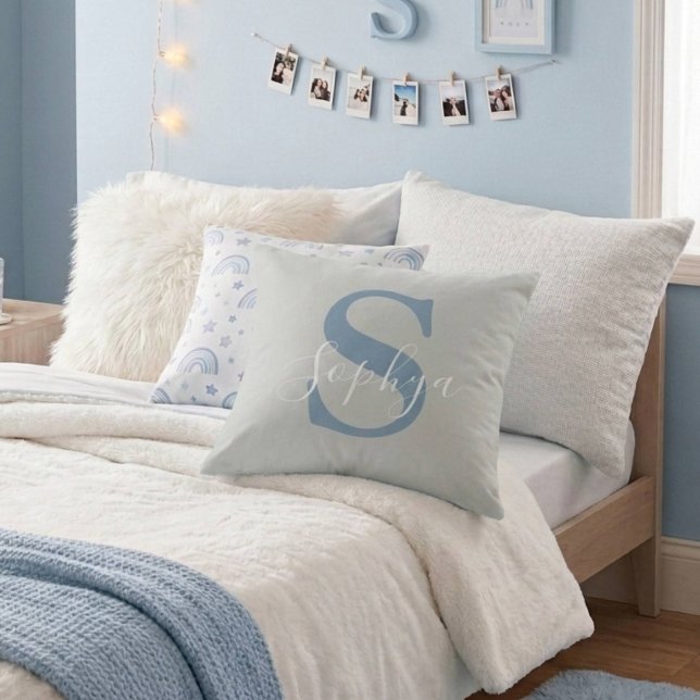 Personalisiert Simple Blue Monogram Kissen (Von Creator hochgeladen)