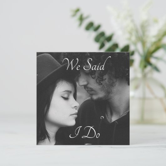 Personalisiert Square Foto Card Wir got Verheirate Einladung (Stehend Vorderseite)