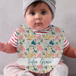 Personalisiert Sweet Girly Floral Design Babylätzchen<br><div class="desc">Das "Personalisierte Sweet Girly Floral Pattern Design Bib" ist ein tolles und praktisches Accessoire für Ihre Kleinen. Dieses Bib zeichnet sich durch ein reizvolles Blumenmuster-Design aus, das Raum für die Personalisierung bietet und den Mahlzeiten Ihres Babys eine Touch von Süße und Individualität verleiht. Mit diesem bezaubernden Design gestalten Sie Ihr...</div>