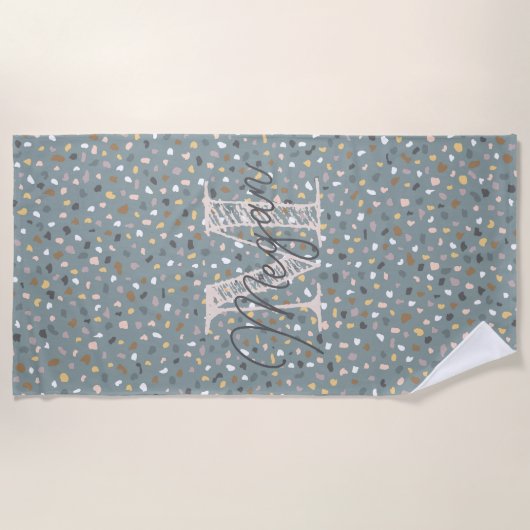 Personalisiert Terrazzo Monogram Strandtuch (Vorderseite)