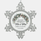 Personalisiert unsere ersten Weihnachten als Mr. & Schneeflocken Zinn-Ornament (Vorderseite)