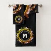 Personalisiert Van Life Camping MONOGRAM Black Badhandtuch Set (Insitu)