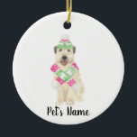 Personalisiert Wheaten Terrier Christmas Pink Scar Keramik Ornament<br><div class="desc">Ich bin in Liebe mit dieser wunderschön detaillierten Aquarell-Abbildung eines lächelnden Radfahrers mit wenig rosa und grünem Skihut und Schal-Outfit! Personalisieren Sie diese Ornamente und machen Sie die schöne Liste in diesem Jahr! Für die perfekten Geschenke, paaren Sie es mit einem passenden Artikel aus der Kollektion für ein nachdenkliches Hauswärmen,...</div>