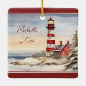 Personalisiert Wintery Lighthouse Schöne Weihnacht Keramikornament (Rückseite)