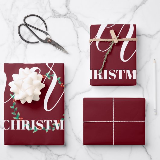 Personalisiert Wreath Frohe Weihnachts-Burgund Geschenkpapier Set (Vorderseite)