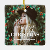 Personalisiert Wreath Frohe Weihnachts-Foto-Script Keramikornament (Vorderseite)