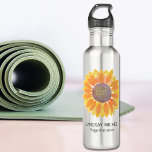 Personalisiert Yoga Instructor Sonnenblume Edelstahlflasche<br><div class="desc">Diese moderne botanische Yoga Instructor Water Flasche ist mit einer gelben Aquarellsonnenblume dekoriert. Einfach anpassbar. Ändern Sie mithilfe des Entwurfstools die Textgröße,  den Stil oder die Farbe. Wenn wir unsere Kunstwerke erstellen,  werden Sie dieses exakte Bild von anderen Designern nicht finden. Original Wasserfarbe © Michele Davies.</div>