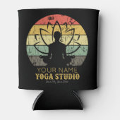 Personalisiert Yoga Studio Fitness Instructor Guru Dosenkühler (Vorderseite)