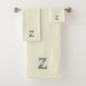 Personalisiert Z Initial Silver Monogram Ihr Name  Badhandtuch Set (Insitu)