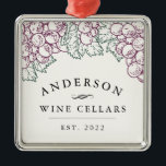 Personalisiert Zuhause Wine Cellar Silbernes Ornament<br><div class="desc">Gönnen Sie dem Weinliebhaber in Ihrem Leben diesen personalisierten Weinkeller,  der Weihnachtsschmuck mit einem Tor von Trauben und Trauben-Blätter in einem rustikalen Vintag geätzten Stil bietet. Personalisieren Sie mit Ihrem Familiennamen "Weinkeller" und Jahr etabliert. Ein einzigartiges und nachdenkliches Geschenk für Neuvermählte,  neue Hausbesitzer und alle Weinliebhaber!</div>