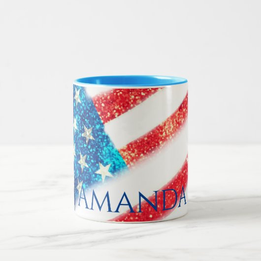 Personalisierte amerikanische Flagge am 4. Juli Zweifarbige Tasse (Mittel)