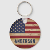 Personalisierte amerikanische Flagge Rustic Wood P Schlüsselanhänger (Rückseite)