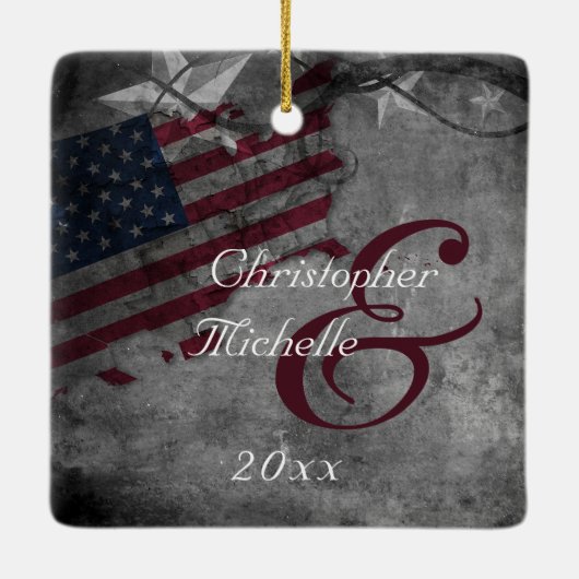 Personalisierte amerikanische Flagge Unser 1. Weih Keramikornament (Rückseite)