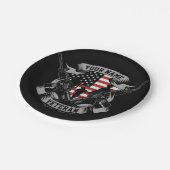 Personalisierte amerikanische Veteran Proud Vet US Pappteller (Schrägansicht)
