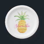 Personalisierte Ananas Gelb-Rosa Wasserfarbe Pappteller<br><div class="desc">Dekorieren Sie Ihren Sommertisch mit diesen stilvollen und lustigen Tellern. 
Sie sind mit einer Aquarellananas in Gelb mit rosa Typografie ausgestattet.
Sie können sie anpassen,  indem Sie den Namen ändern.
Original Wasserfarbe © Michele Davies.</div>