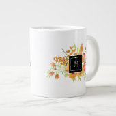 Personalisierte Aquarellblüte mit Monogramm Jumbo-Tasse (Vorderseite Rechts)