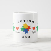 Personalisierte Autismus-Mama Jumbo-Tasse (Vorderseite)