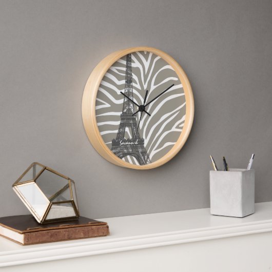 Personalisierte Beige Tones Zebra Eiffel Tower Clo Uhr (Büro)