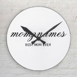 Personalisierte Beste Mama je Kalligrafiebezeichnu Runde Wanduhr<br><div class="desc">Feiern Sie die besonderen Mütter in Ihrem Leben mit unserem Personalisierten Design für den besten Kalligraphienamen der Mama, perfekt für Muttertag, Geburtstage oder jede Gelegenheit, Ihre Liebe zu zeigen. Dieses elegante und anpassbare Geschenk ist ideal für alle Mütter - ob sie die weltbeste Mutter aller Zeiten sind, Hundemutter, Katzenmutter oder...</div>