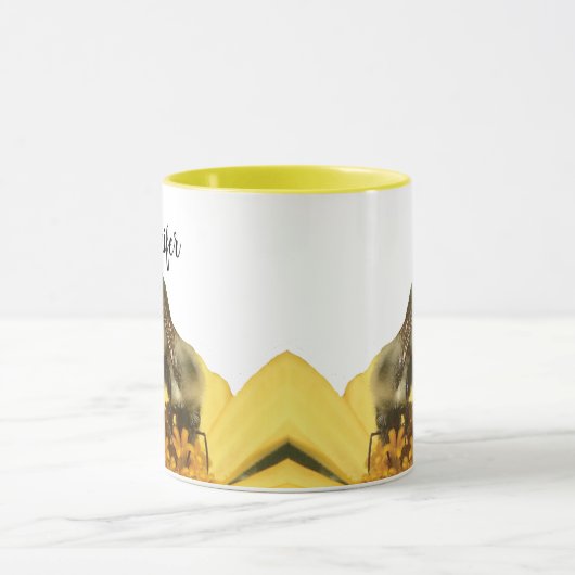 Personalisierte Biene auf einer Gelben Blume Natur Tasse (Zentrum)