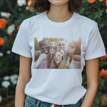 Personalisierte Bilderfamilie für benutzerdefinier Tri-Blend Shirt<br><div class="desc">Mit diesem Personalisierten Shirt Custom Foto Friends & Family Tri-Blend erstellen Sie einen einzigartigen und sinnvollen Sake. Dieses Design lässt sich einfach mit Ihrem Lieblings-Foto anpassen und eignet sich somit hervorragend für besondere Momente mit Lieben. Das weiche Tri-Mischgewebe sorgt für Komfort und präsentiert Ihre Erinnerungen stilvoll und personalisiert. Ideal für...</div>