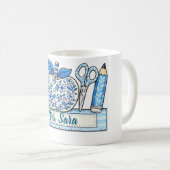 Personalisierte blaue Chinoiserie-Lehrergeschenk Kaffeetasse (VorderseiteRechts)
