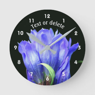 Personalisierte Blaue Enzianblume Runde Wanduhr