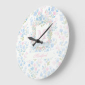 Personalisierte blaue florale Wanduhr (Winkel)