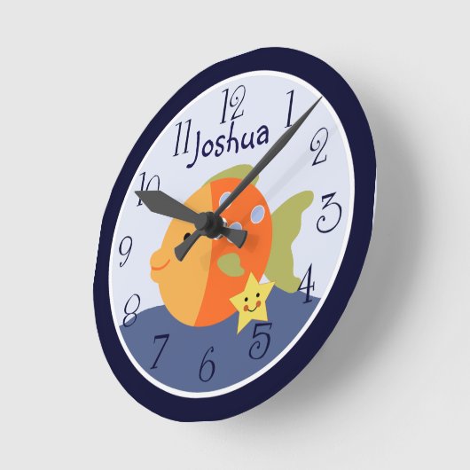 Personalisierte Blaue Lagune/Fischuhr Runde Wanduhr (Winkel)