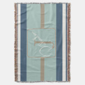 Personalisierte Blaue Minze-Tan-Streifen-Monogramm Decke (Vorderseite Vertikal)