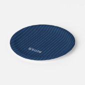 Personalisierte blaue Nadelstreifen Pappteller (Schrägansicht)