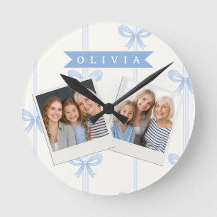 Personalisierte Blaue Schleife Coquette Name Ästhe Runde Wanduhr