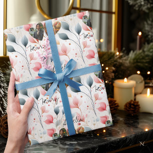 Personalisierte Blumen-Eleganz mit Fotos und Namen Geschenkpapier