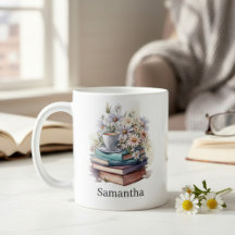 Personalisierte Blumen gestapelte Bücher