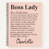 Personalisierte Boss Lady Definition Pfirsichrosa Notizblock (Vorderseite)