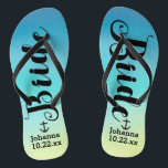 Personalisierte Braut-Nautical Anchor Beach Hochze Badesandalen<br><div class="desc">Spazieren Sie mit diesen personalisierten Flip Flops bequem am Hochzeitstag. Diese können mit dem Namen der Braut und dem Hochzeitstag angepasst werden. Das Aquarell ist in Blau und Grün gehalten. Sie können den Hintergrund löschen und eine andere Farbe auswählen, indem Sie auf Anpassen klicken. Sobald du den Knoten gefesselt hast,...</div>