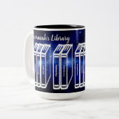 Personalisierte Buchtitel Bibliothek Blaugalaxie Zweifarbige Tasse (Vorderseite Links)