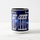 Personalisierte Buchtitel Bibliothek Blaugalaxie Zweifarbige Tasse (Mittel)