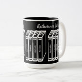 Personalisierte Buchtitel Schwarz Zweifarbige Tasse (VorderseiteRechts)