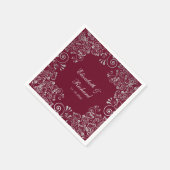 Personalisierte Burgundy Silver Gray Script Weddin Serviette (Ecke)